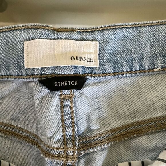 Garage Lightwash Distressed Cut Off Shorts - Size 0 - Picture 6 of 8